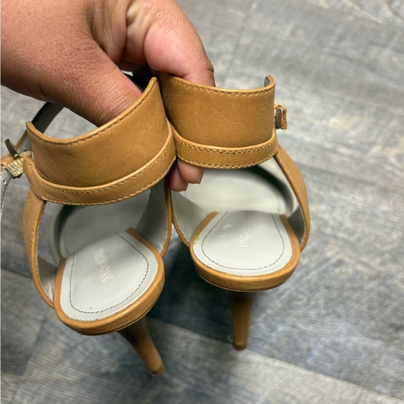 Pour La Vicroire Elegant Beige and Tan Women's Heels - Picture 4 of 15